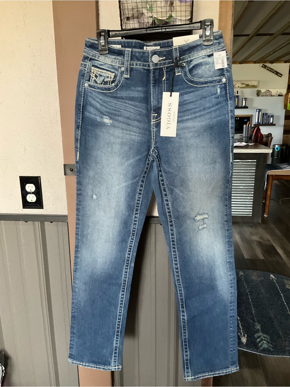 Vigoss Medium Blue Straight-Leg Jeans with Subtle Distressing